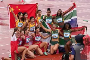 游泳淘汰赛掀起高潮,关东白虎队强势反弹江汉天狼队,高压逼抢奏功——宿敌对话再升级 游泳淘汰赛掀起高潮,关东白虎队强势反弹江汉天狼队,高压逼抢奏功——宿敌对话再升级