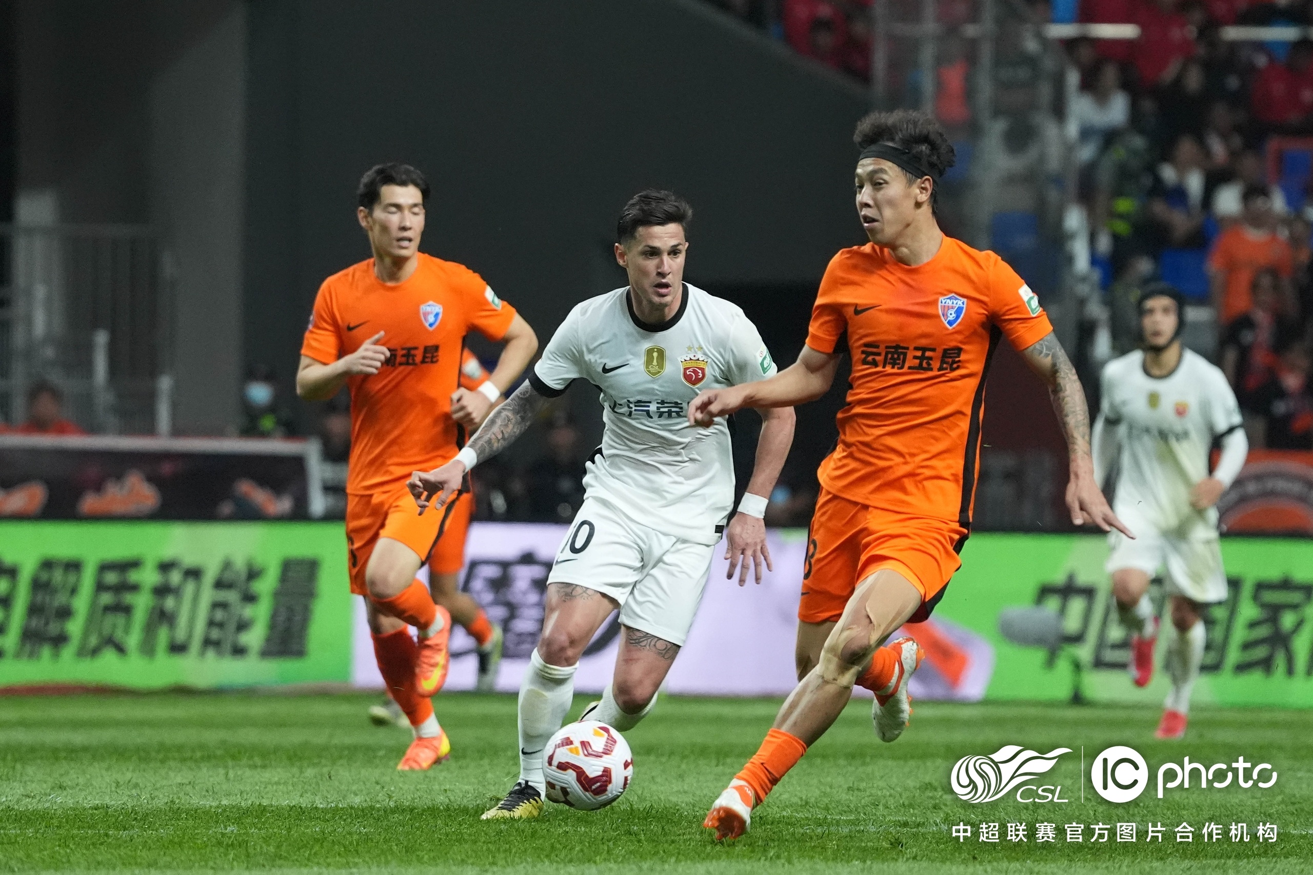 包含赛地聚焦：西甲加时末段热度飙升，深圳男篮止住颓势，赛场秩序良好，年轻球员得到机会的词条