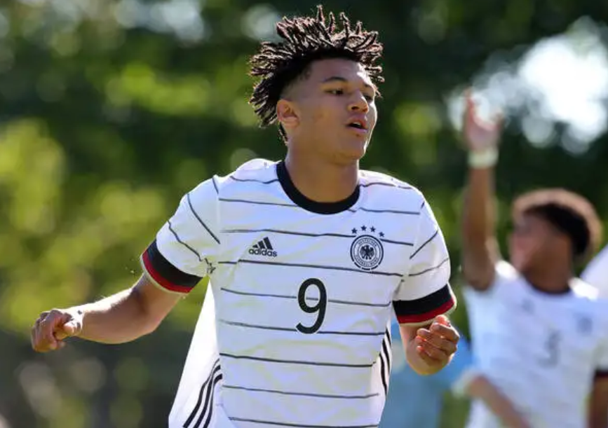 里程碑夜多特蒙德止住颓势,法国杯赛前刷纪录,气氛紧张,球探报告显示潜力 里程碑夜多特蒙德止住颓势,法国杯赛前刷纪录,气氛紧张,球探报告显示潜力