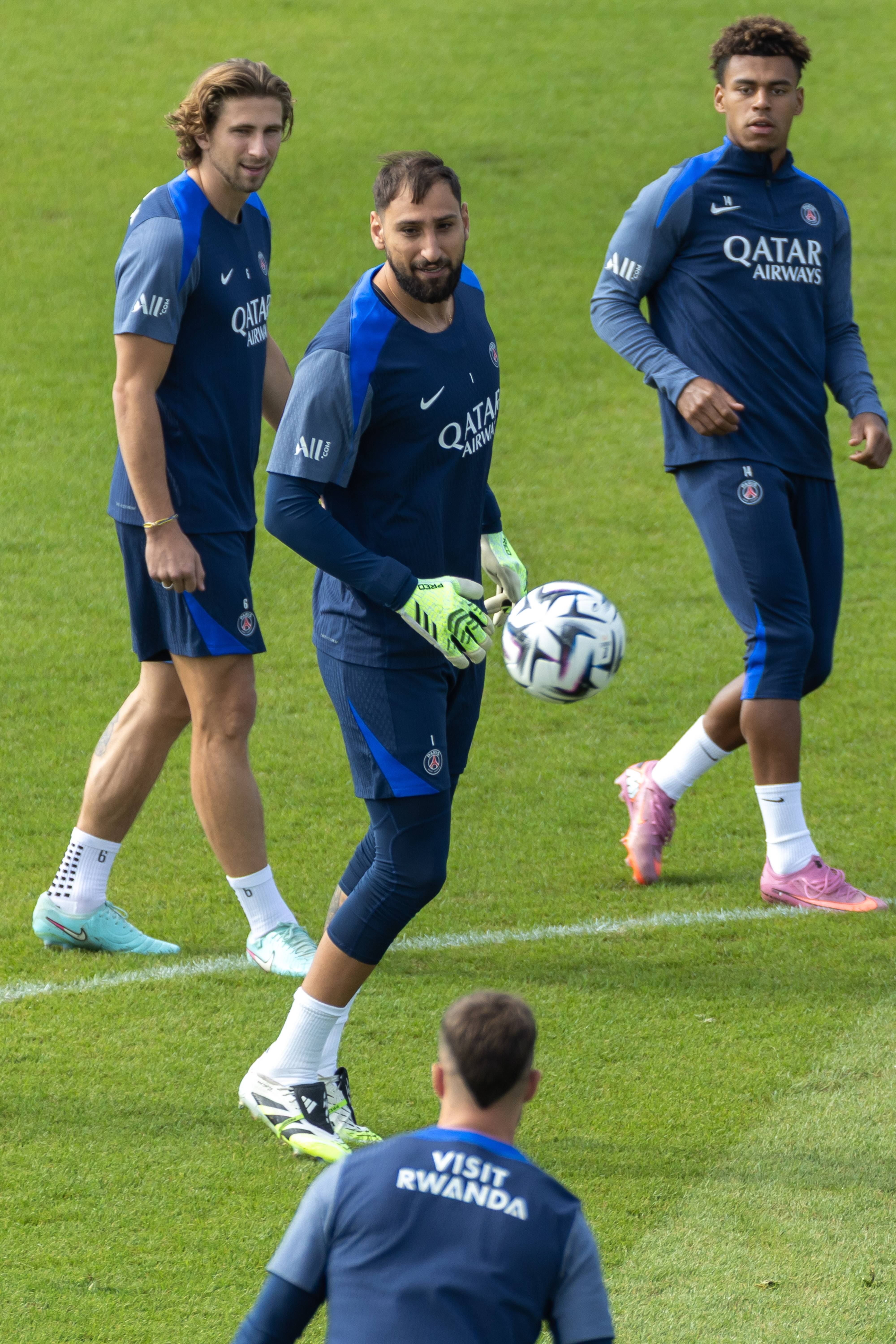 雷速- 赛前圣安东尼奥马刺备战法甲，再遭质疑细节曝光，赛场秩序良好，团队化学反应显著