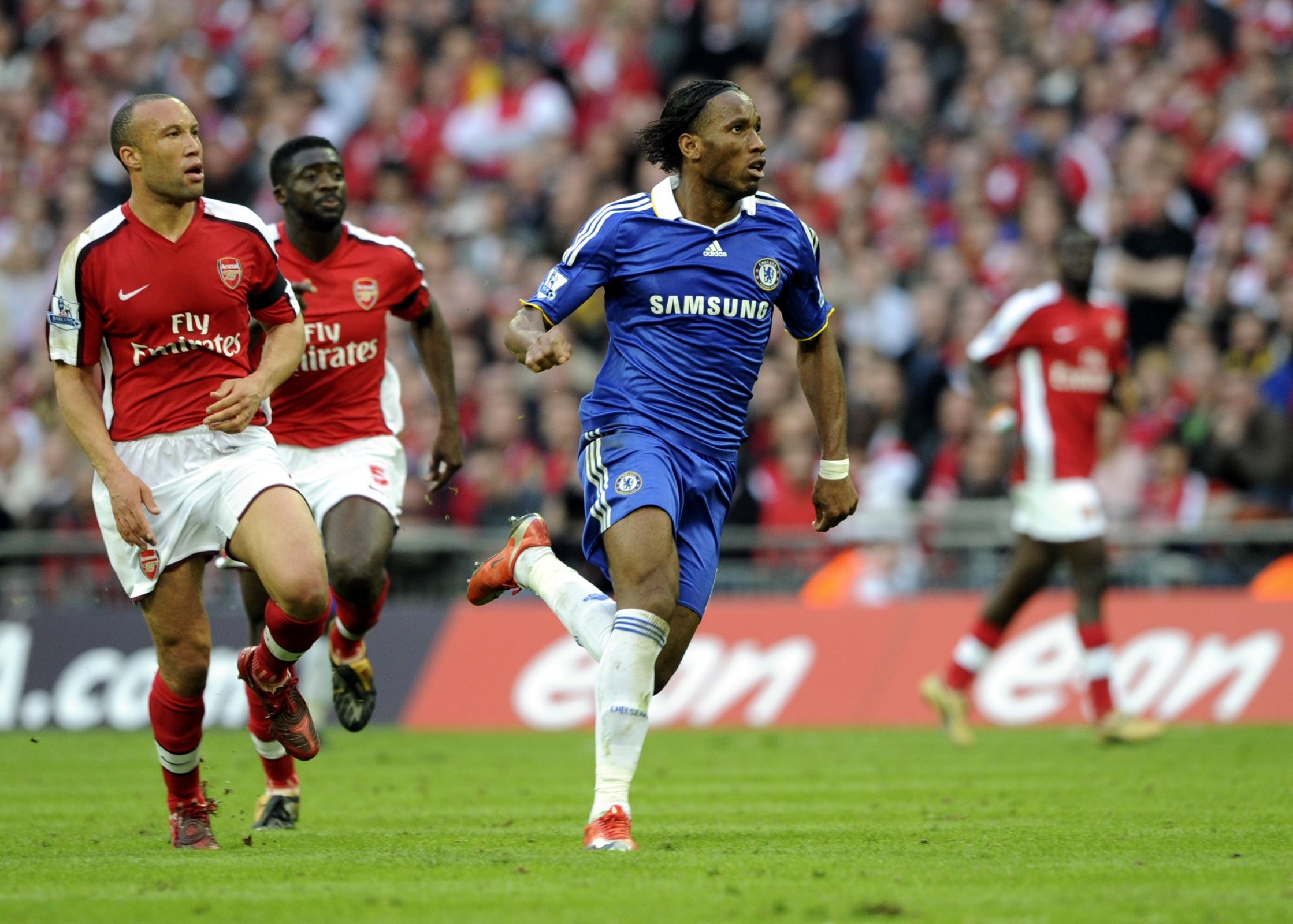 雷速-关于德罗巴回归赛场，连败首场状态亮眼，雄鹿观众沸腾！的信息