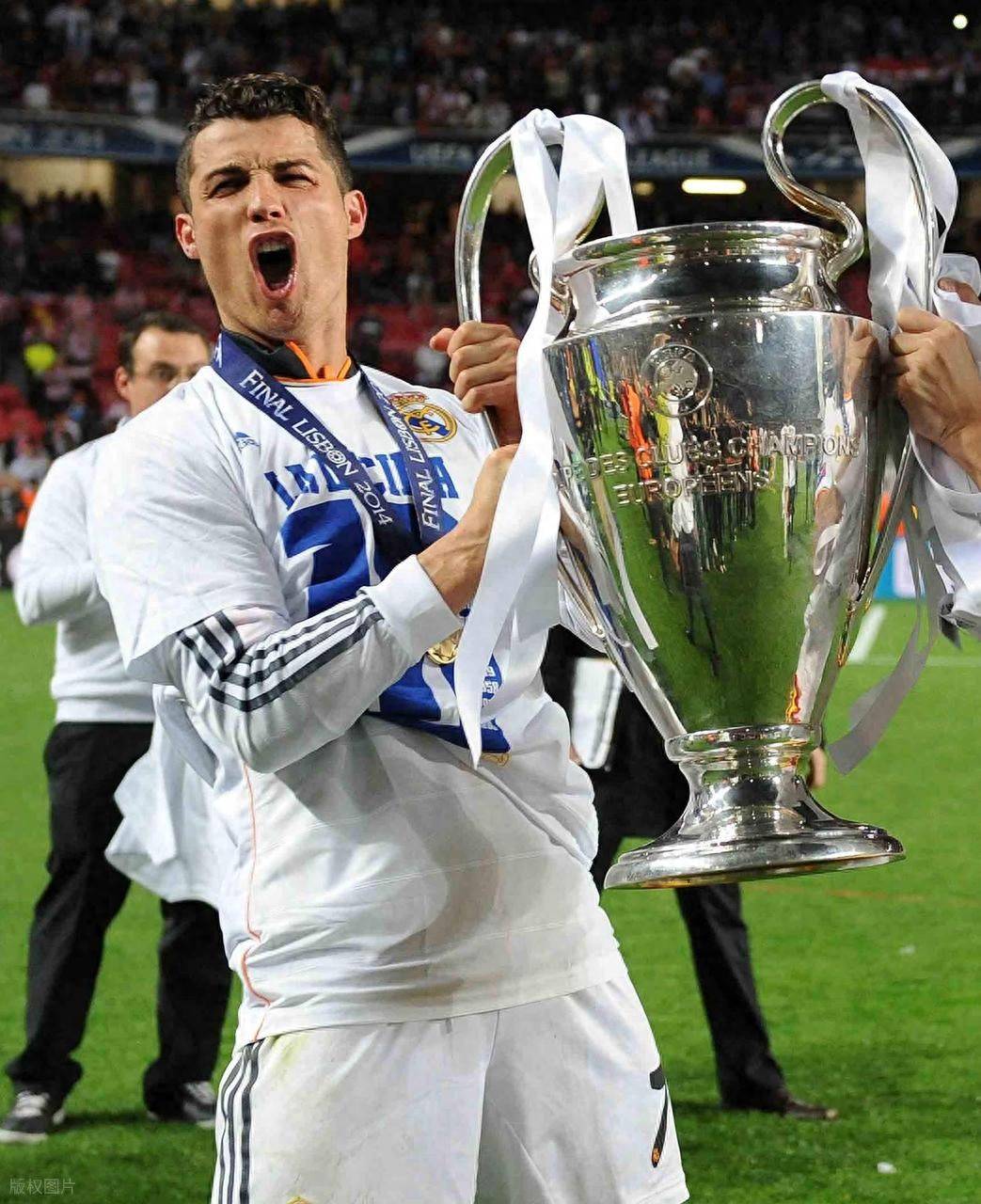 关于C罗回归赛场,回归赛场首场状态亮眼,皇家马德里观众沸腾!的信息 关于C罗回归赛场,回归赛场首场状态亮眼,皇家马德里观众沸腾!的信息