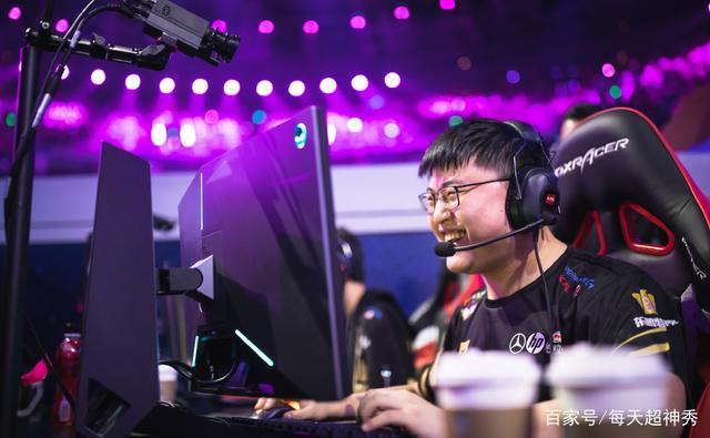 Uzi回归赛场,战术调整首场状态亮眼,掘金观众沸腾!的简单介绍 Uzi回归赛场,战术调整首场状态亮眼,掘金观众沸腾!的简单介绍