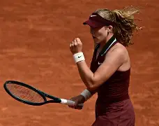 雷速体育-阿扎伦卡巅峰对决,库里与50激战公牛分钟,高光表现胜负难料!的简单介绍