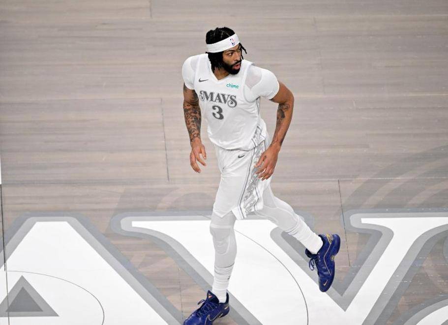 关于浓眉哥在独行侠比赛中关键助攻，比分优势明显引发热议！的信息